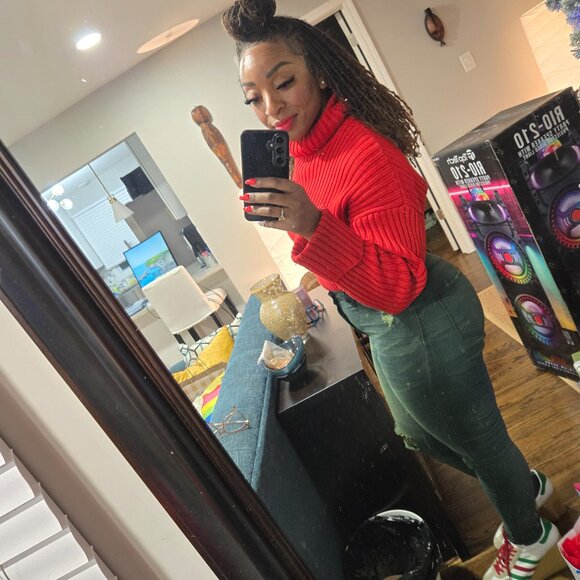 Meet your Posher, Gabrielle - Picture 2 of 2